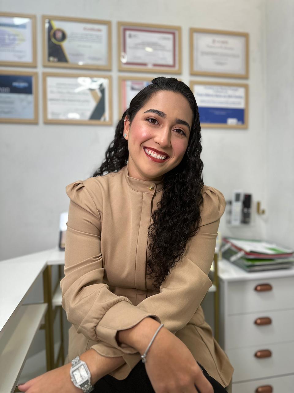 Dra. Thaís Millena — Cirurgiã-dentista, Clínica Harmonie